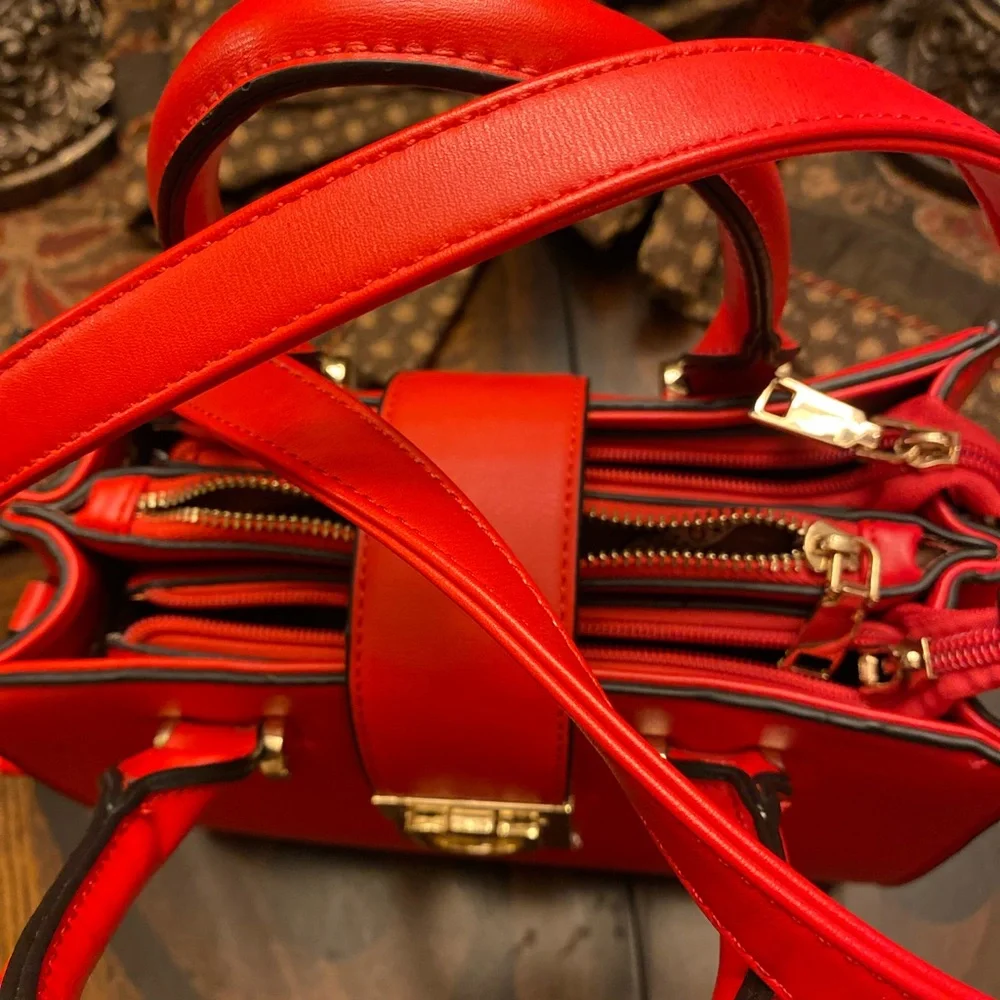 Red bag - Picture 2 of 4
